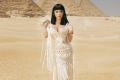 Lý Nhã Kỳ biến hóa thành "Nữ hoàng Ai Cập" giữa sa mạc châu Phi