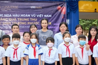 Hoa hậu Ngọc Châu tự tay chuẩn bị quà Trung thu, tặng học bổng cho học sinh gặp khó khăn tại quê nhà Tây Ninh