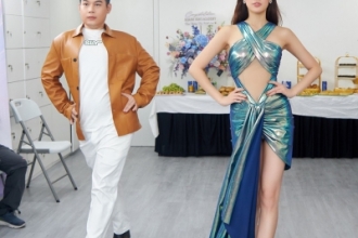 Hoa hậu Khánh Vân dạy Long Chun và mẫu nhí đi catwalk