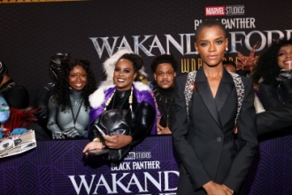 Giới phê bình nhận xét Black Panther: Wakanda Forever hoành tráng và cảm xúc hơn cả phần phim đầu tiên