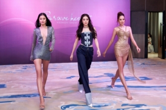 Hoa hậu Khánh Vân lên đồ chất, tuyển mẫu cho show thời trang riêng