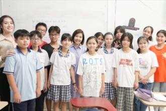Thí sinh Hoa hậu Việt Nam chia sẻ chuyện đặc biệt của thầy giáo công nhân