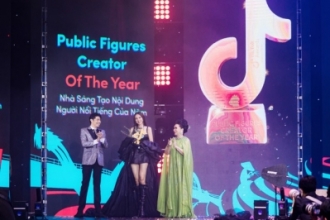 Hoa hậu Thùy Tiên ghi điểm với cách ứng xử tinh tế và màn cảm ơn song ngữ khi nhận giải thưởng