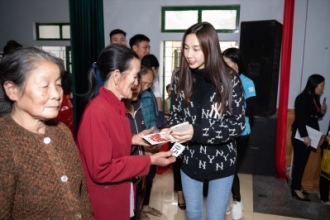 Hoa hậu Thuỳ Tiên trả nợ ngân hàng cho hoàn cảnh khó khăn tại Hà Tĩnh