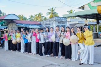 Top 40 Hoa hậu hoàn vũ việt nam - Miss cosmo vietnam 2023 duyên dáng trong chiếc áo bà ba, lan tỏa thông điệp phát triển du lịch bền vững tại Bến Tre