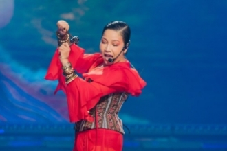 Mỹ Linh tiếp tục tỏa sáng trong show Chị đẹp, chơi nhạc cụ đặc biệt