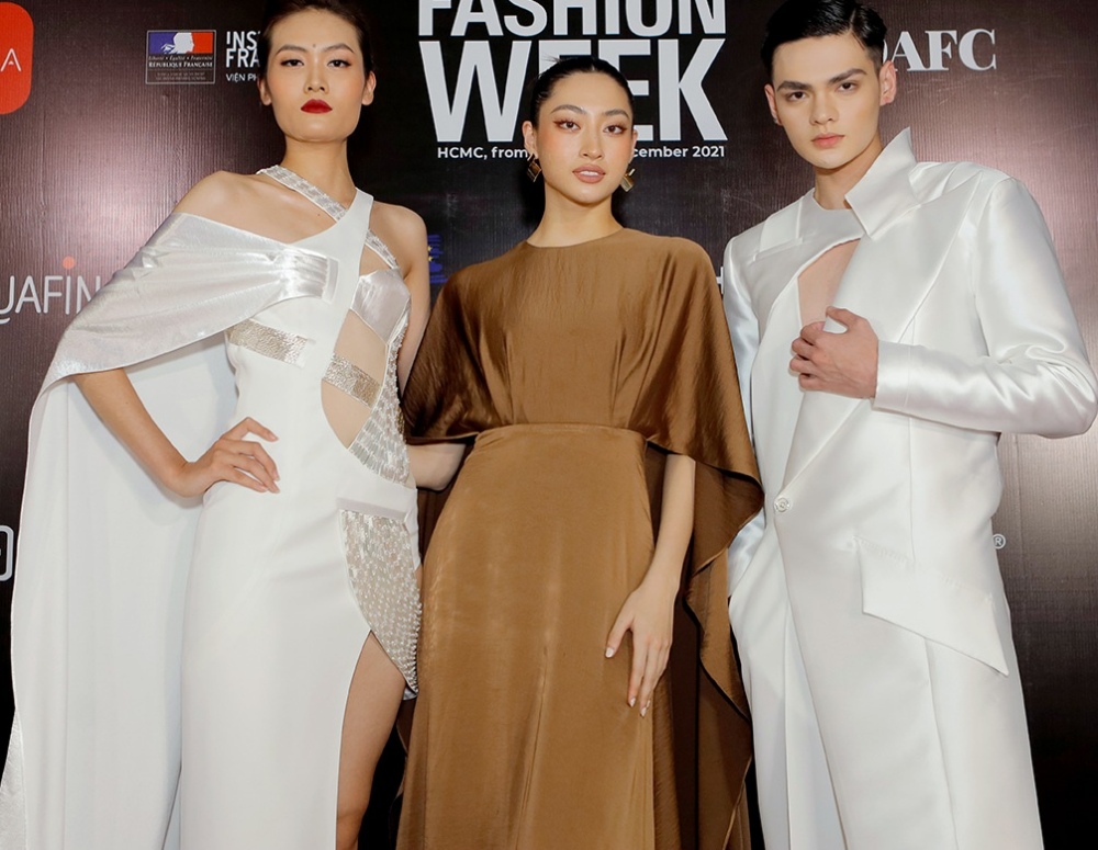 Thảm đỏ VIFW: Hoa hậu Khánh Vân xuất hiện sau ồn ào đánh bạn, á hậu Kiều Loan 'thời trang phang thời tiết' 5