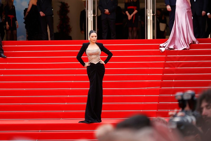 Lý Nhã Kỳ được quốc tế khen ngợi gu thời trang và phong thái vương giả tại LHP Cannes 1