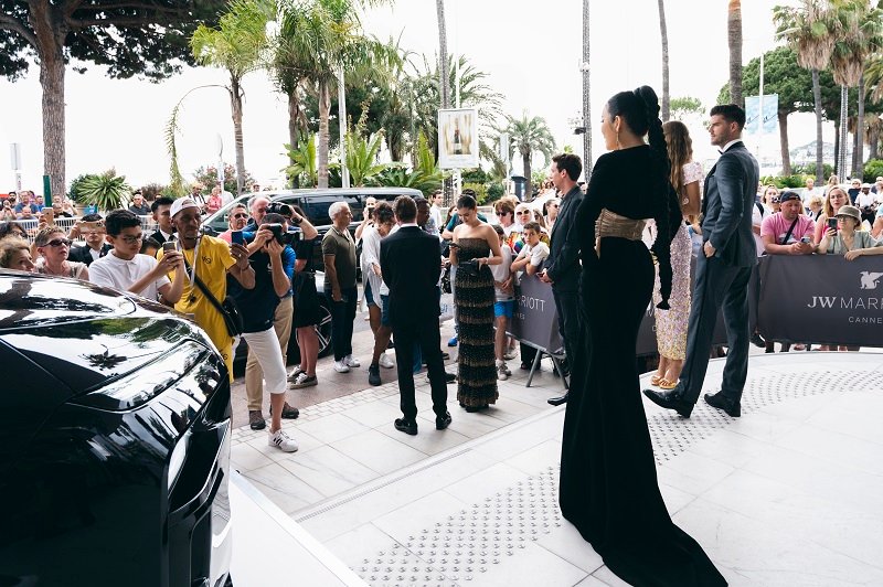 Lý Nhã Kỳ được quốc tế khen ngợi gu thời trang và phong thái vương giả tại LHP Cannes 2